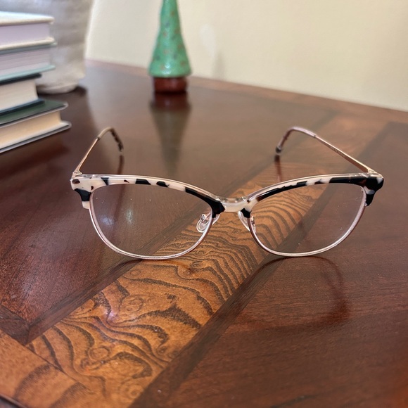 Vera Wang Eyeglasses Stylish Frame - Picture 9 of 9